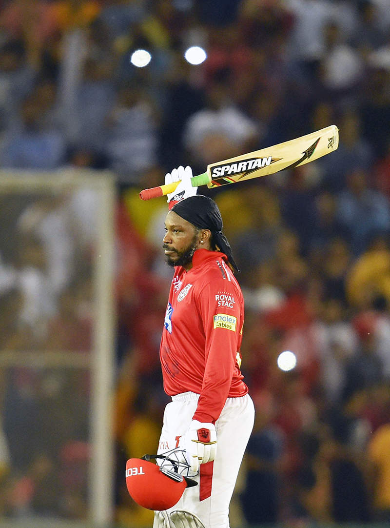 These candid pictures of Preity Zinta & Chris Gayle’s impromptu ‘bhangra’ at IPL 2018 are winning the internet!