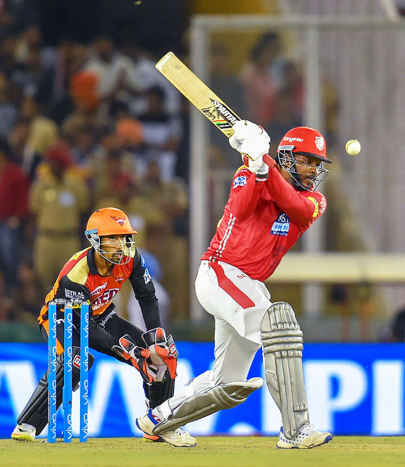 These candid pictures of Preity Zinta & Chris Gayle’s impromptu ‘bhangra’ at IPL 2018 are winning the internet!