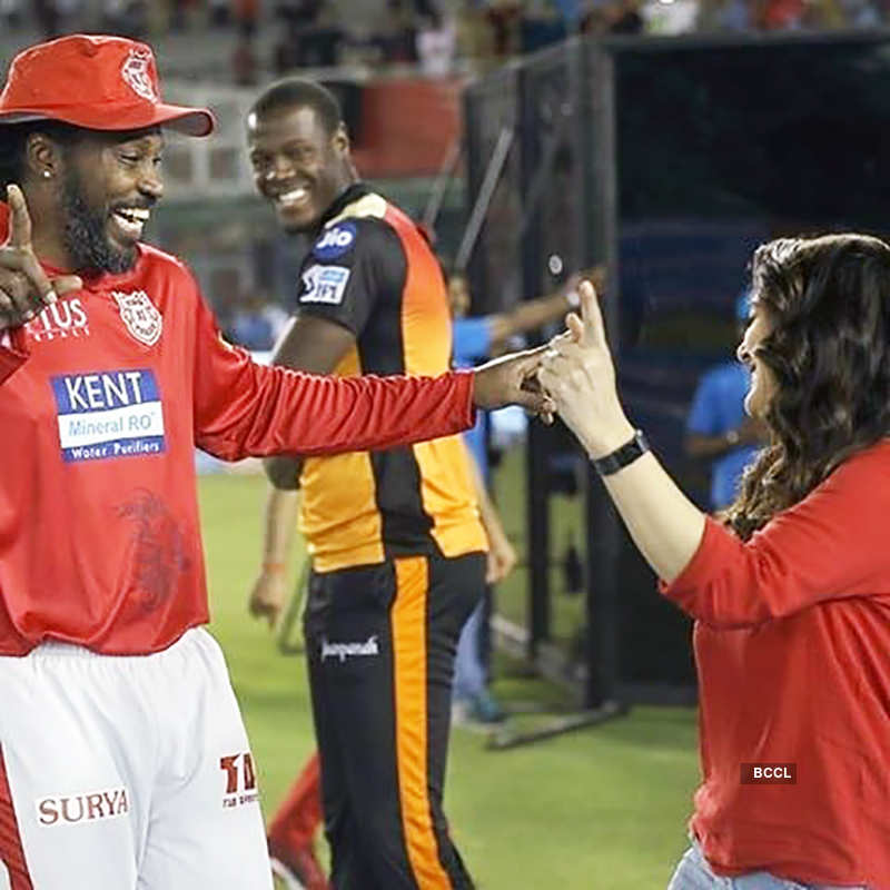 These candid pictures of Preity Zinta & Chris Gayle’s impromptu ‘bhangra’ at IPL 2018 are winning the internet!