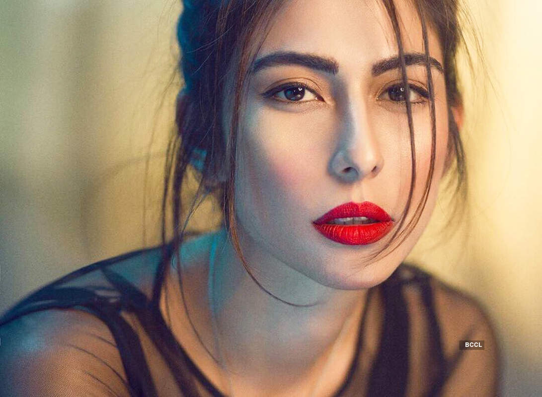 Unseen pictures & facts of Pakistani singer Meesha Shafi, who accused Ali Zafar of sexual harassment