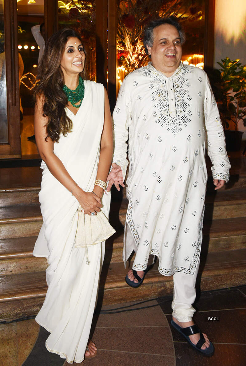 Unseen pictures of Shweta Nanda & mommy Jaya Bachchan&rsquo;s crazy dance at a starry wedding reception