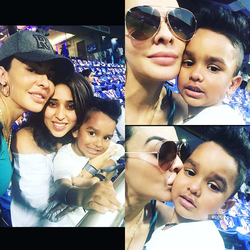Wives of Rohit & Shikhar bond as they clash on the field during MI vs SRH IPL match