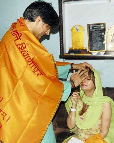 Tharoor weds Sunanda
