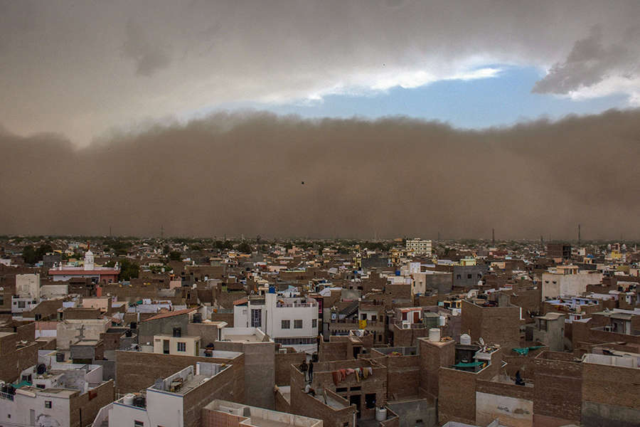 Dust storm, rain kill at least 90 in north India
