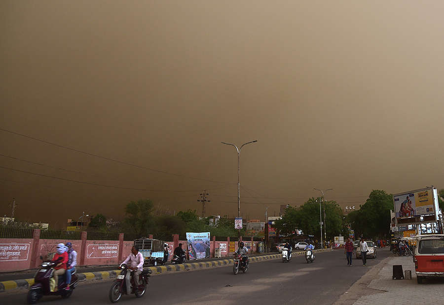 Dust storm, rain kill at least 90 in north India