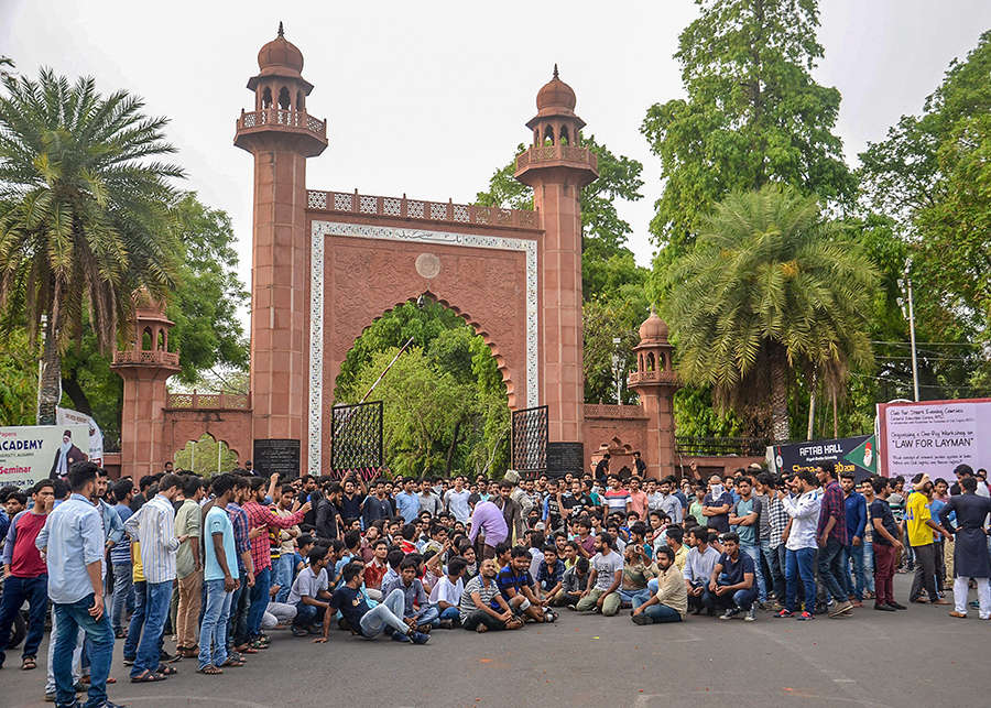 Violence erupts at AMU campus over Jinnah’s portrait