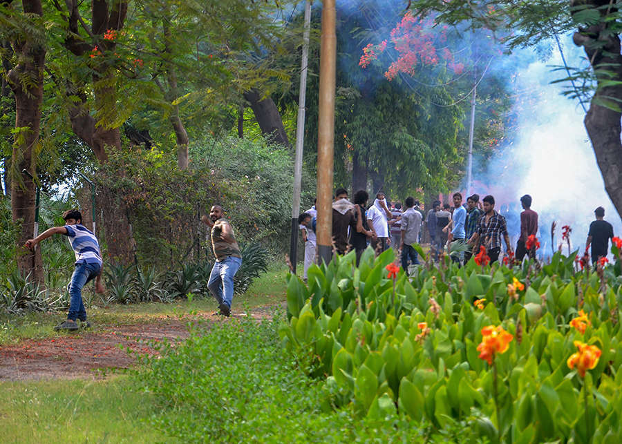 Violence erupts at AMU campus over Jinnah’s portrait