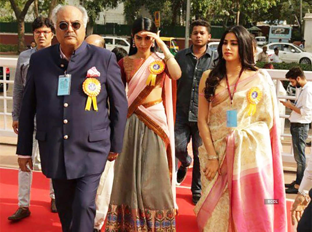 Janhvi consoles teary-eyed Boney Kapoor as Sridevi gets honoured at National Film Awards, see heartbreaking pics