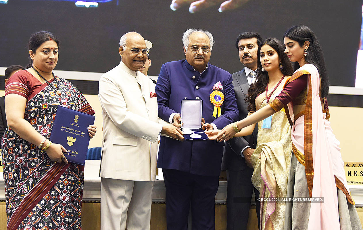 Janhvi consoles teary-eyed Boney Kapoor as Sridevi gets honoured at National Film Awards, see heartbreaking pics