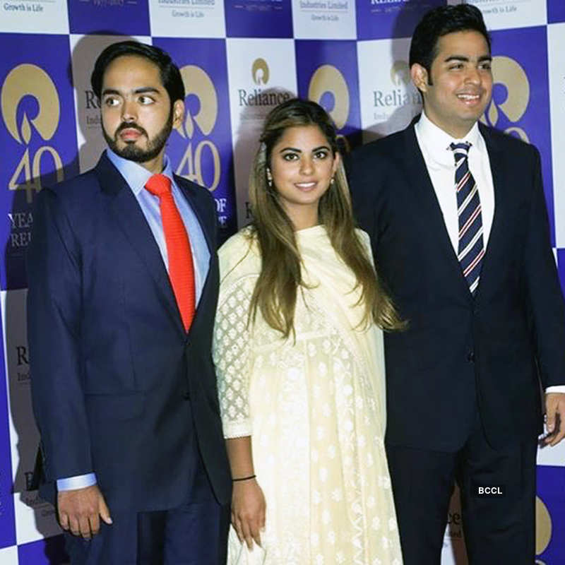 Wedding bells for Isha Ambani! Anand Piramal gets engaged to Mukesh Ambani's daughter, see pictures