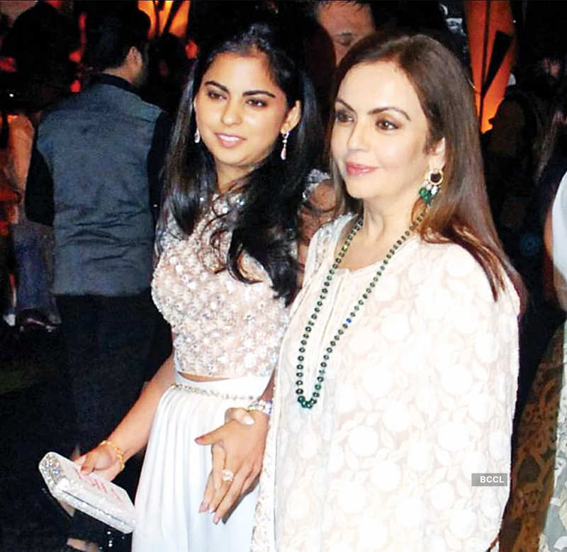 Wedding bells for Isha Ambani! Anand Piramal gets engaged to Mukesh Ambani's daughter, see pictures