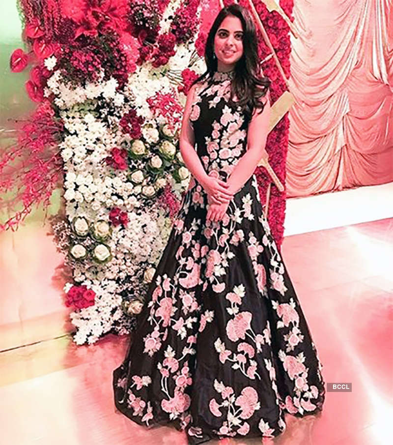 Wedding bells for Isha Ambani! Anand Piramal gets engaged to Mukesh Ambani's daughter, see pictures