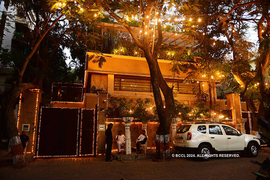 Celebrities attend Sonam Kapoor’s starry mehendi ceremony