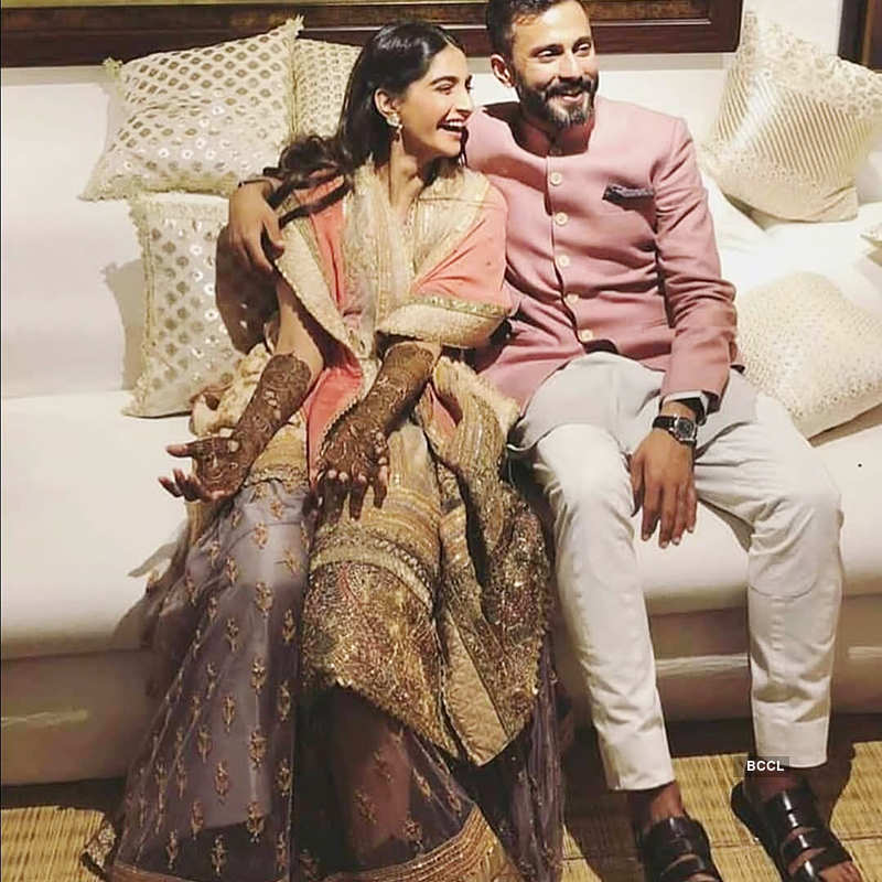 Pictures of Sonam Kapoor’s first dance with Anand Ahuja from her mehendi ceremony will make you hit the dance floor