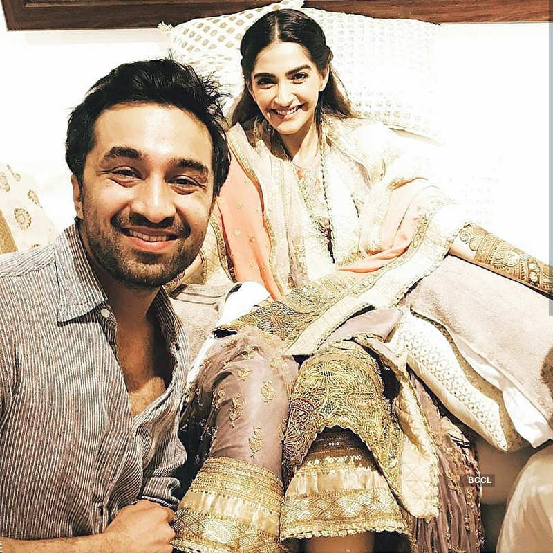 Pictures of Sonam Kapoor’s first dance with Anand Ahuja from her mehendi ceremony will make you hit the dance floor