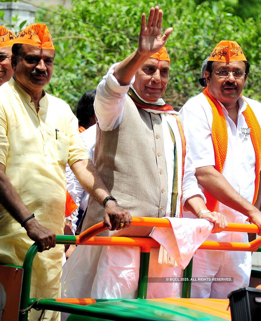 Rajnath holds mega roadshow in Bengaluru