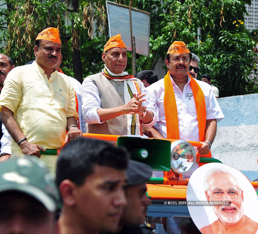 Rajnath holds mega roadshow in Bengaluru