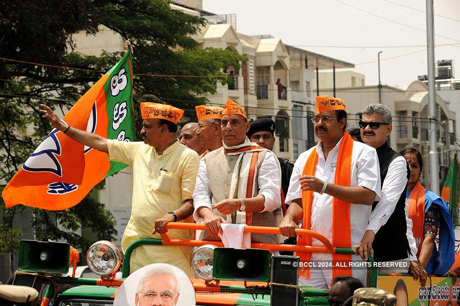 Rajnath holds mega roadshow in Bengaluru
