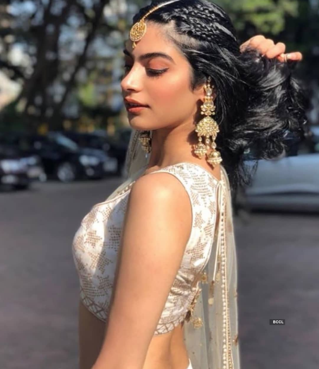 Inside pictures of Sonam Kapoor & Anand Ahuja's glittery sangeet ceremony