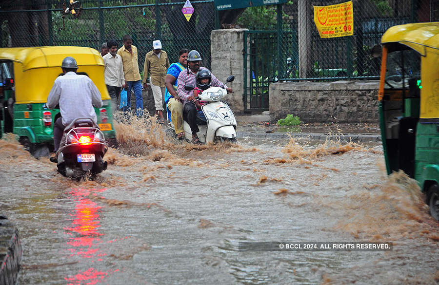 At least 60 killed as storm and rain hit several parts of India