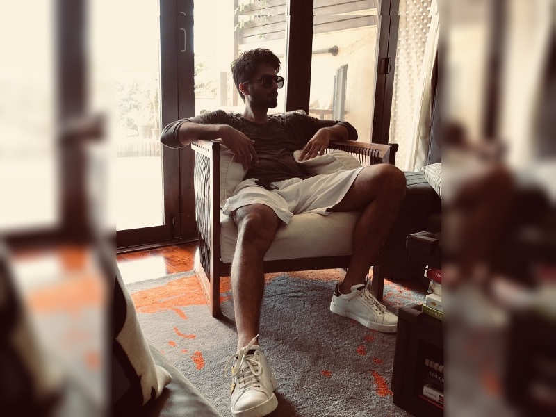 Photo: Shahid Kapoor throws his shades on and chills like a boss