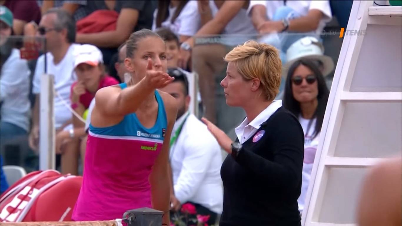 Pliskova smashes umpire's chair after losing Rome match