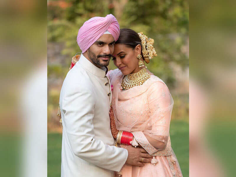 Angad Bedi and Neha Dhupia&#39;s throwback wedding picture is priceless