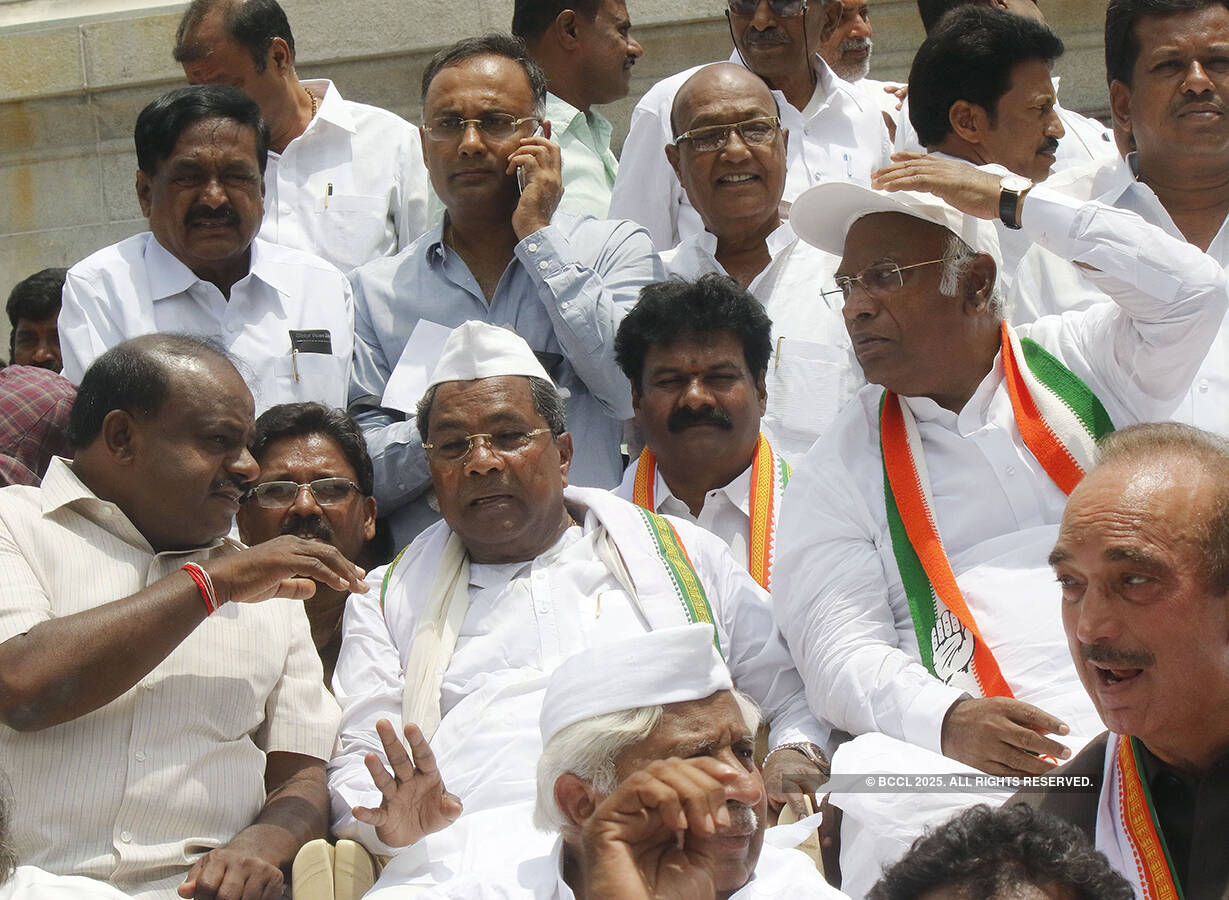 Congress-JD(S) stage protest as Yeddyurappa sworn in as CM