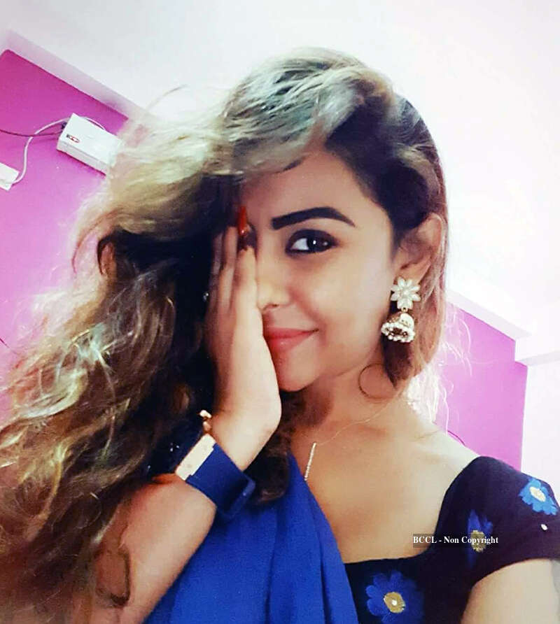 Sri Reddy Hit Controversial actress Sri Reddy takes a dig at Pawan Kalyan, questions ...