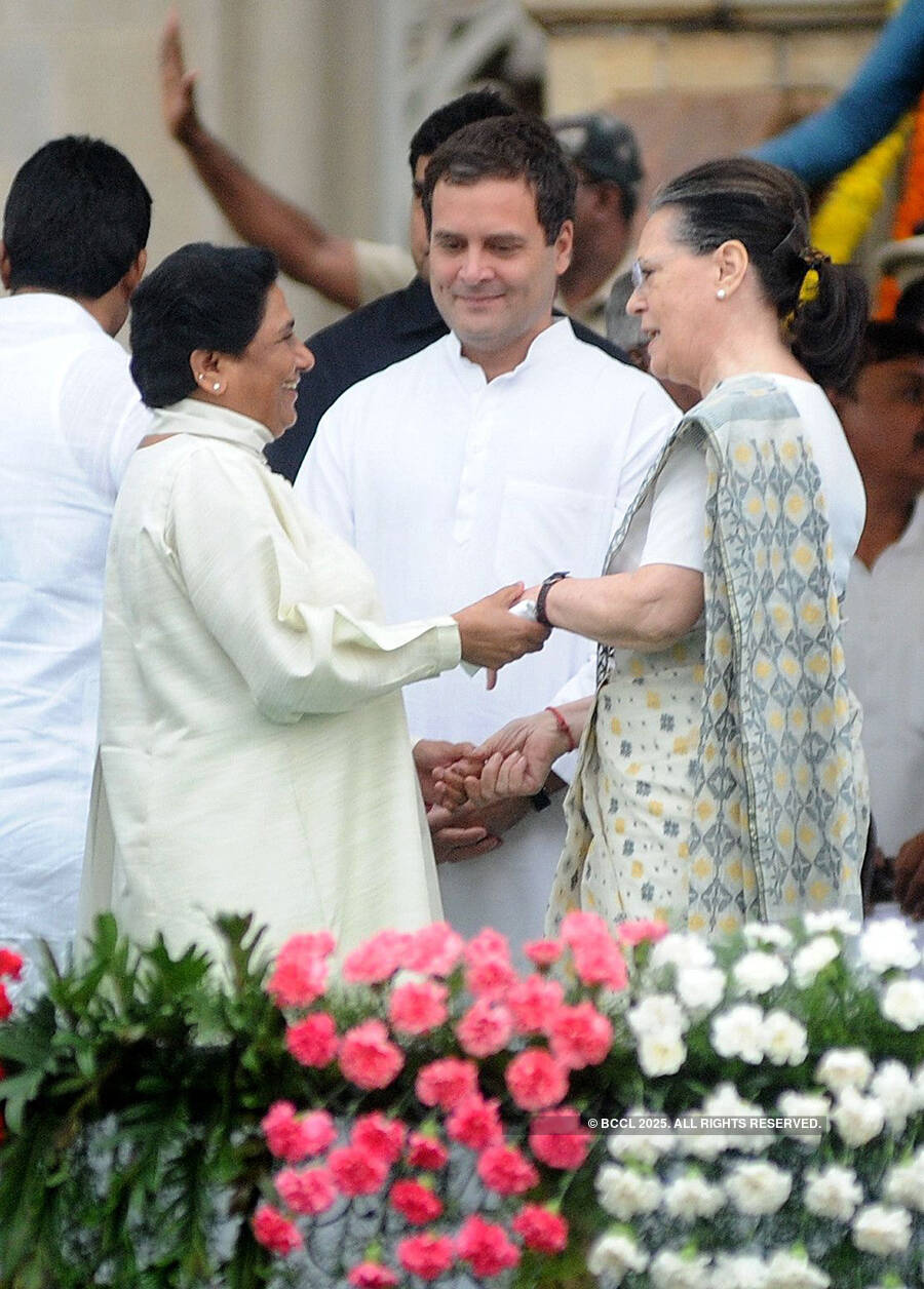 Kumaraswamy takes oath as Karnataka CM