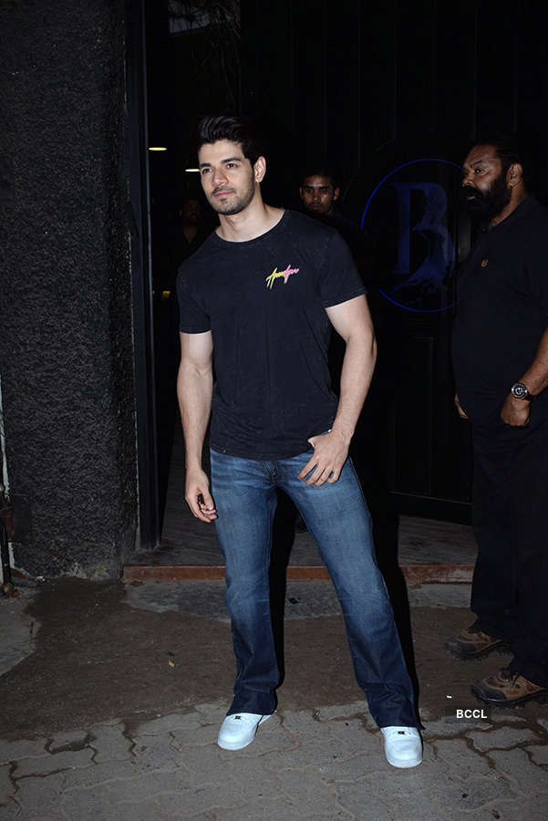 Bollywood celebs come in full attendance at Mukesh Chhabra’s birthday party