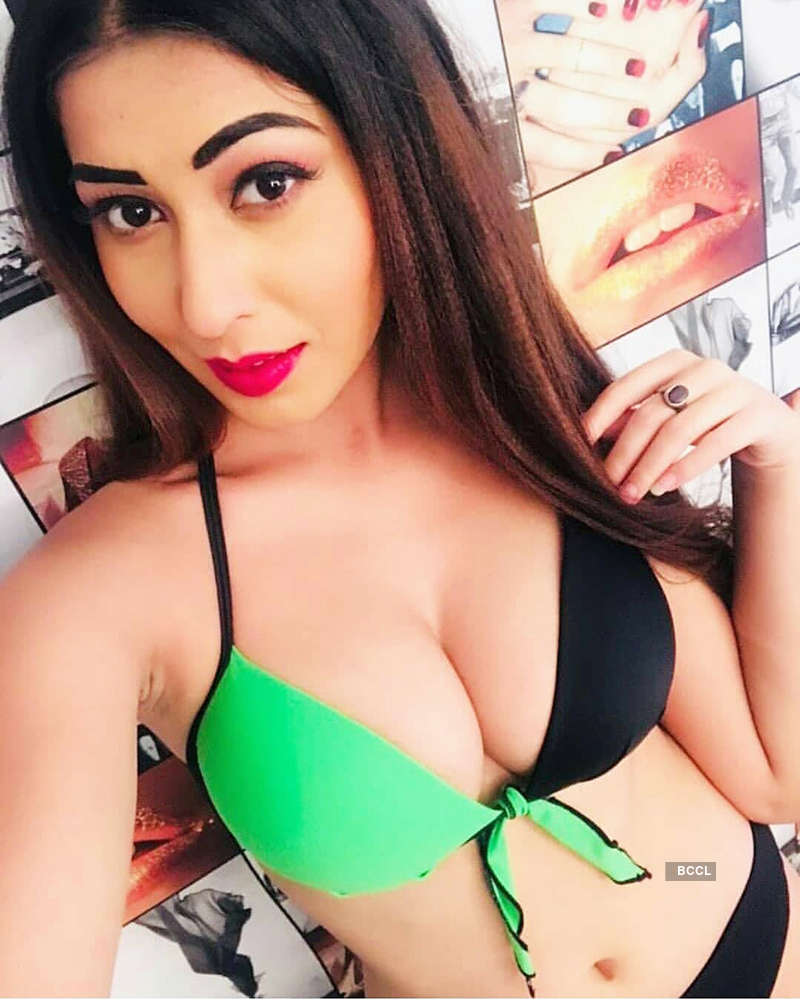 TV actress Ruma Sharma is creating waves on social media with her alluring pictures