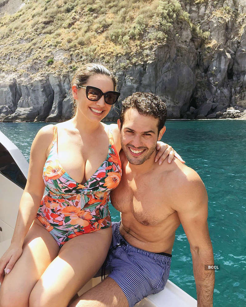Kelly Brook steams up cyberspace with her topless pictures with beau