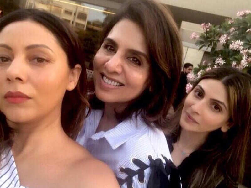 Neetu Kapoor, Gauri Khan, and Riddhima Kapoor share a winsome selfie