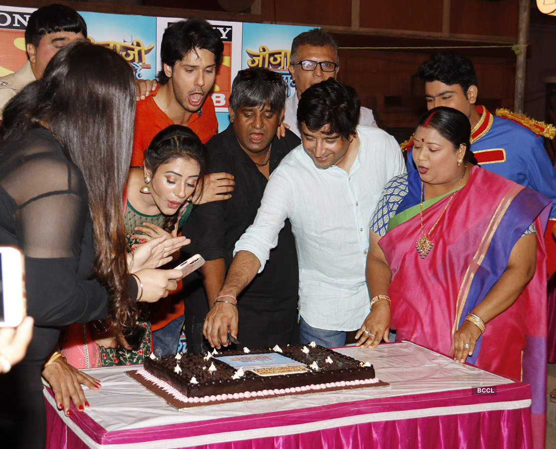 ‘Jijaji Chhat Per Hain’ cast celebrates completion of 100 episodes