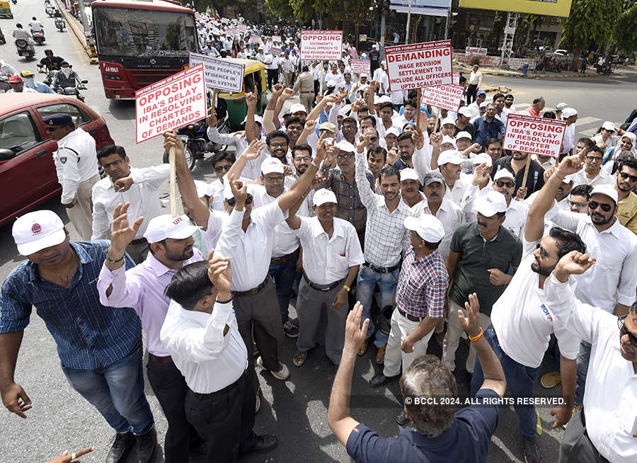 10 lakh banking employees go on strike