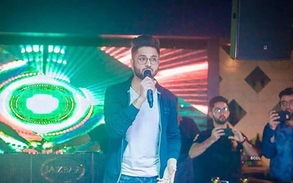 Raman Kapoor, an music sensation, who is looking to take