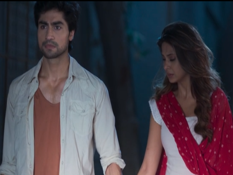 Bepannah: Zoya and Aditya run for their life