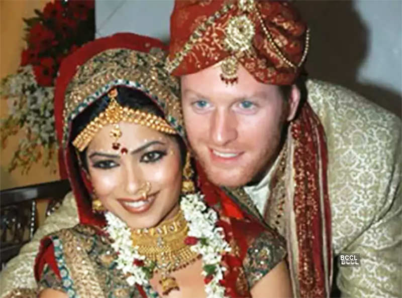 Pictures Of Five Famous Bollywood Actresses Who Married Foreigners Pics Pictures Of Five