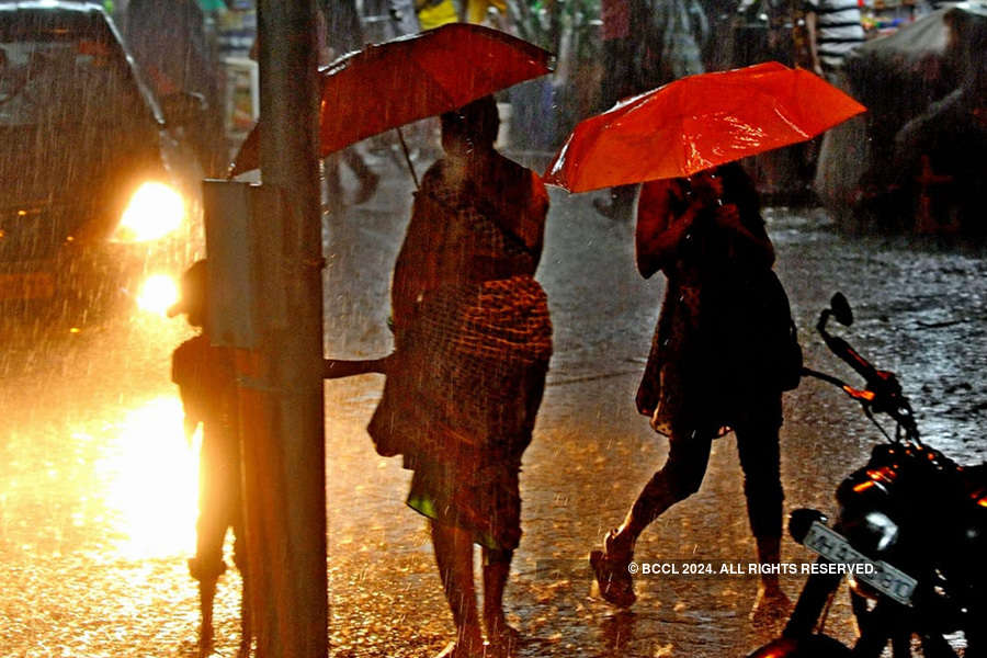 In pictures: Pre-monsoon rain lashes Mumbai