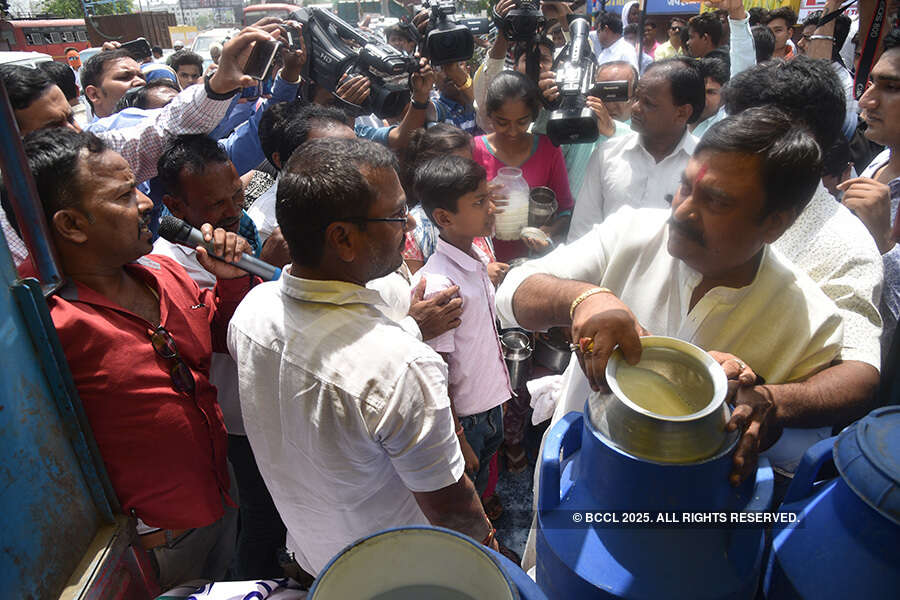 In pictures: Farmers intensify protest across nation