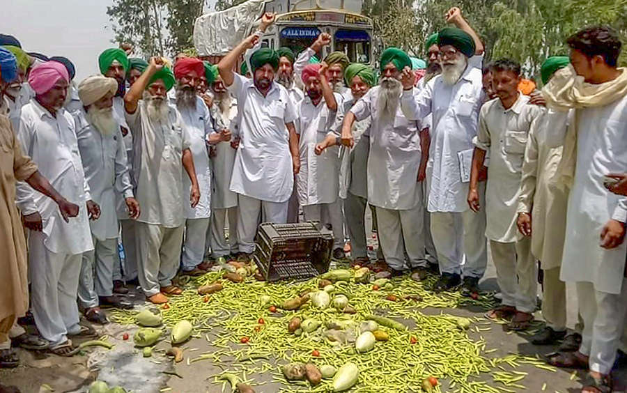 In pictures: Farmers intensify protest across nation
