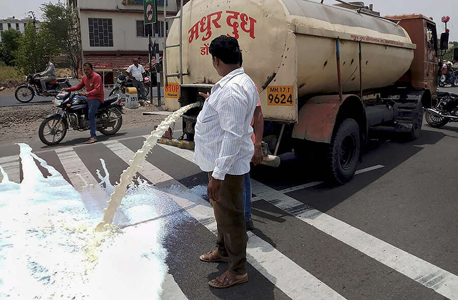 In pictures: Farmers intensify protest across nation