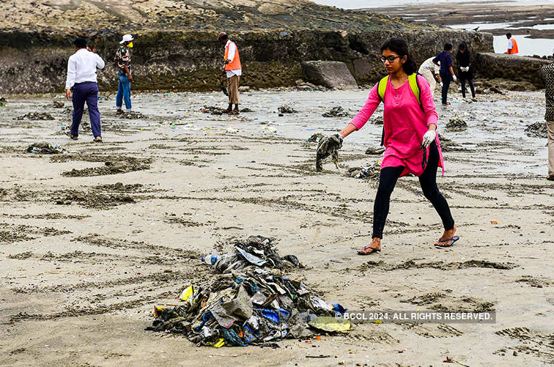 World Environment Day: Mumbaikars participate in the beach clean-up drive