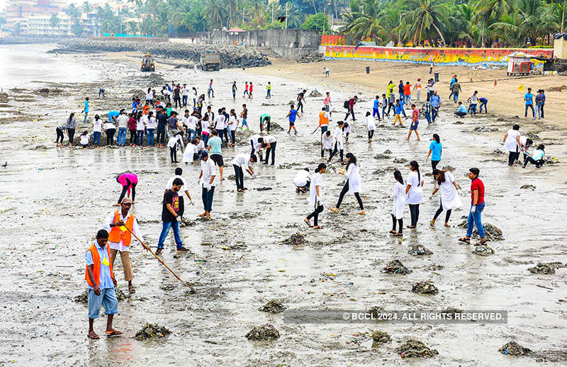 World Environment Day: Mumbaikars participate in the beach clean-up drive