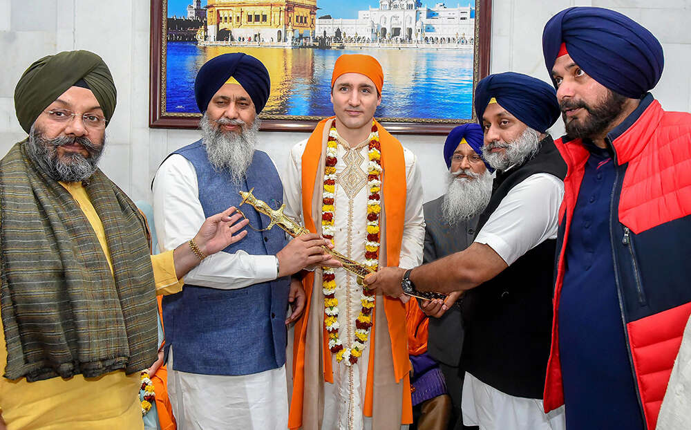 Trudeau receives a memento from SGPC