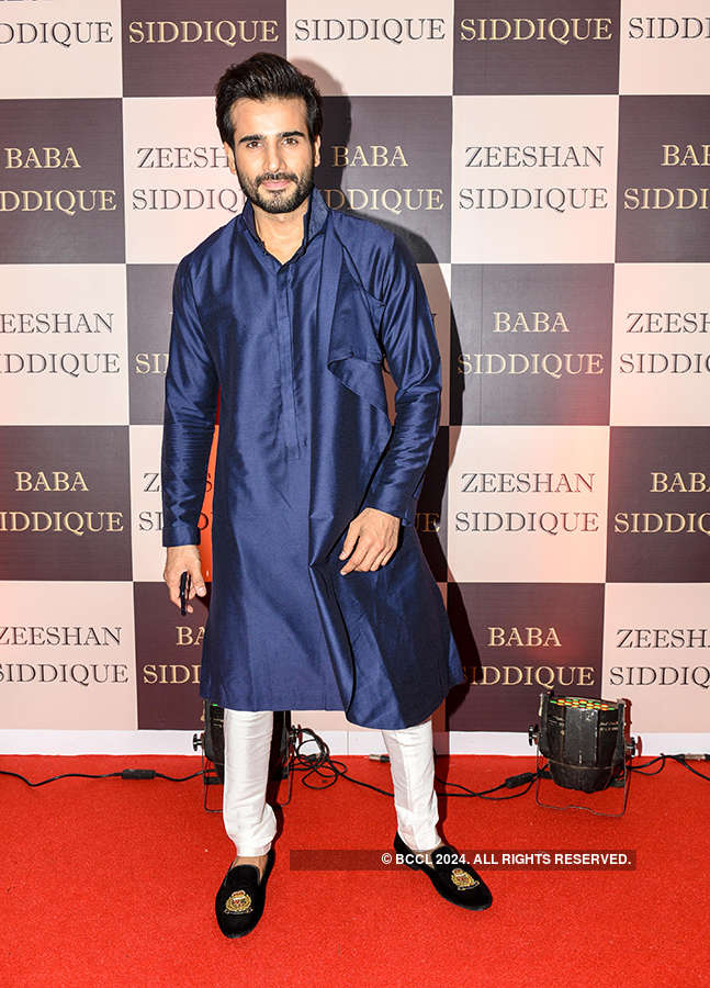 TV stars attend Baba Siddiqui’s Iftar party