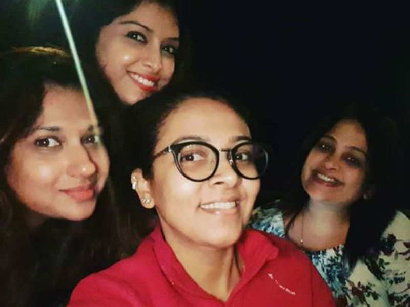 Swetha Changappa goes on a movie date with her Veere's; See pictures ...