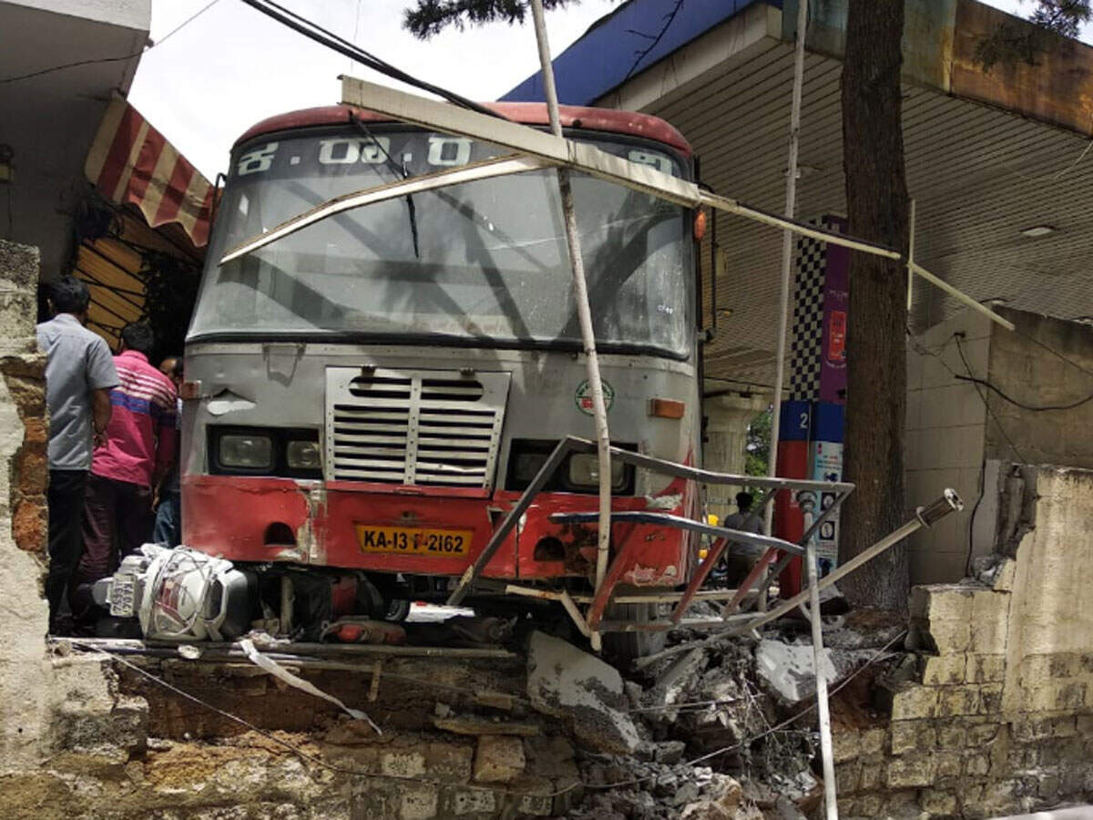 Bengaluru: Lucky escape for passengers as KSRTC bus rams into a petrol pump