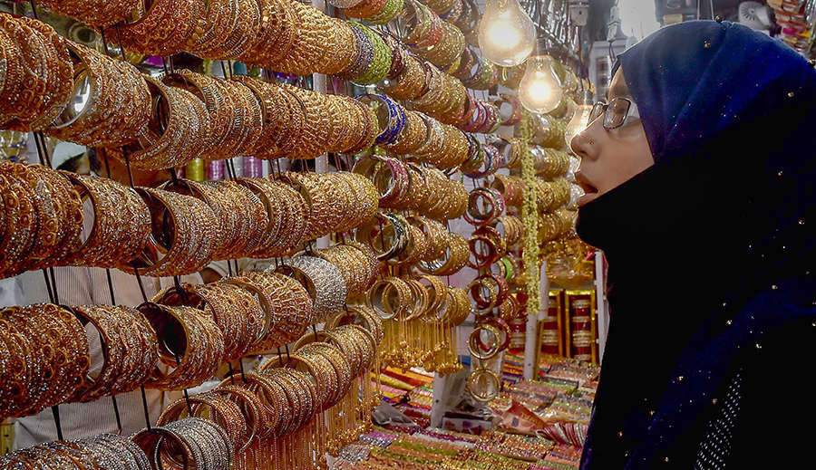 Markets abuzz as Muslims go for shopping before Eid